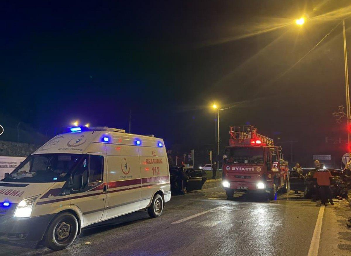 İYİ Partililer kaza yaptı: 3 yaralı