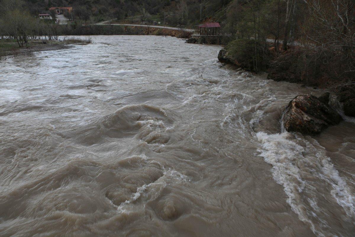 Munzur ve Pülümür’de su seviyesi yükseldi, uzak durun uyarıları yapıldı