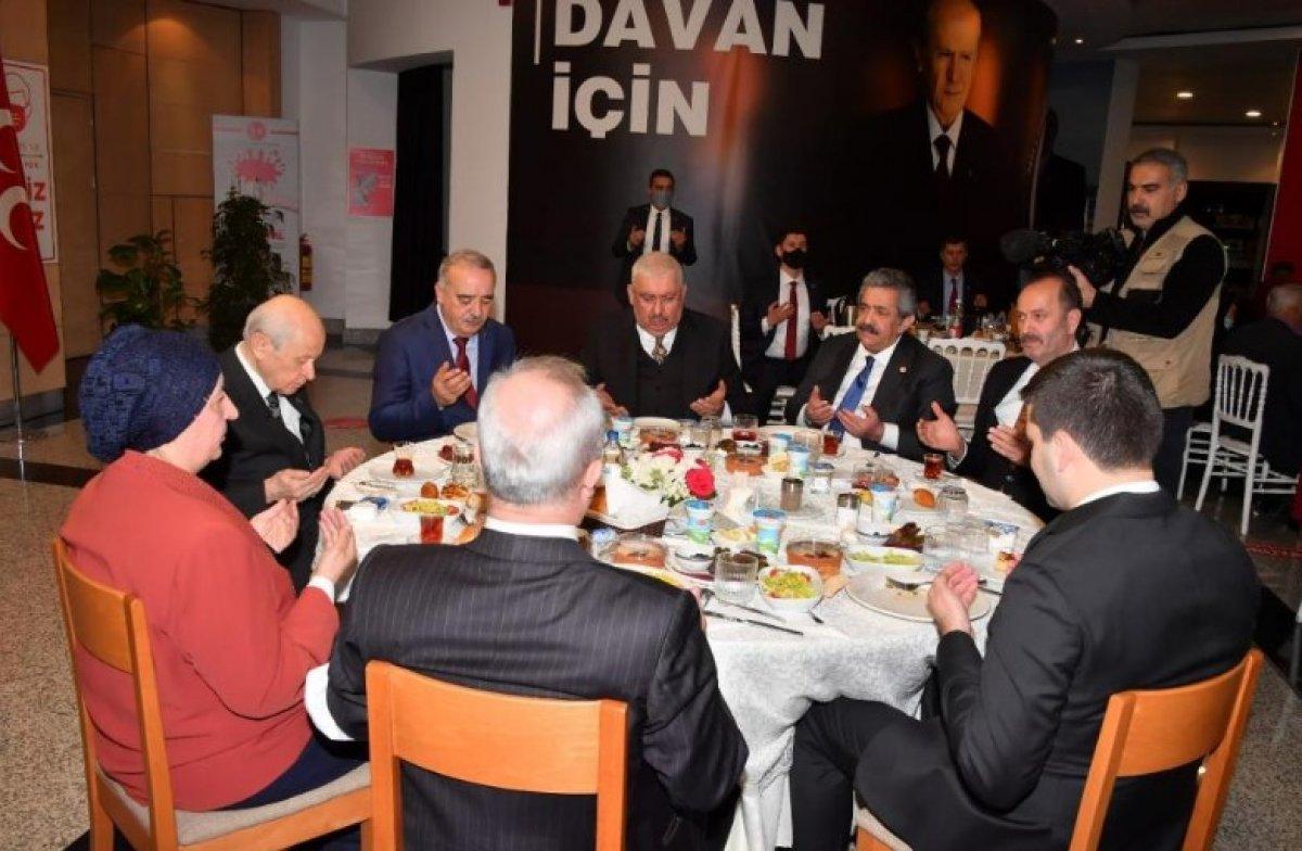 Devlet Bahçeli, şehit aileleriyle bir araya geldi