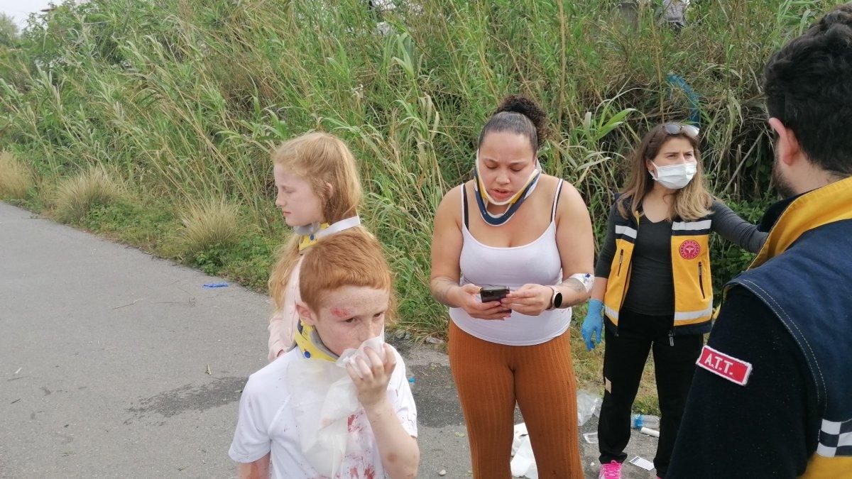 Antalya'da turistleri taşıyan minibüs şarampole yuvarlandı