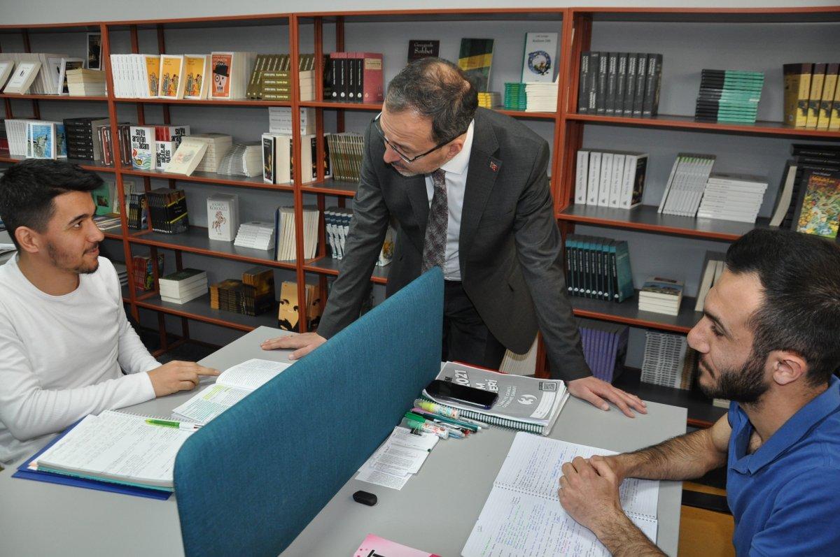 Bakan Kasapoğlu, Kars'ta Gençlik Merkezi’nin açılışını yaptı