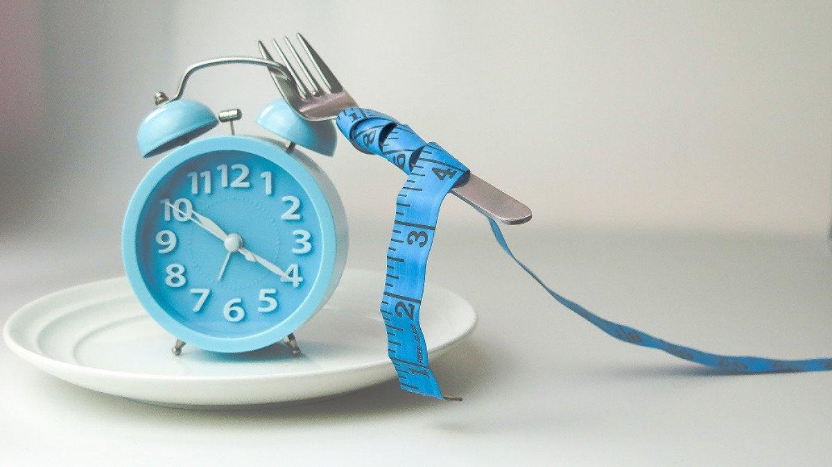 Yemeği hızlı yemek kalori alımını artırıyor, obezite riskini yükseltiyor