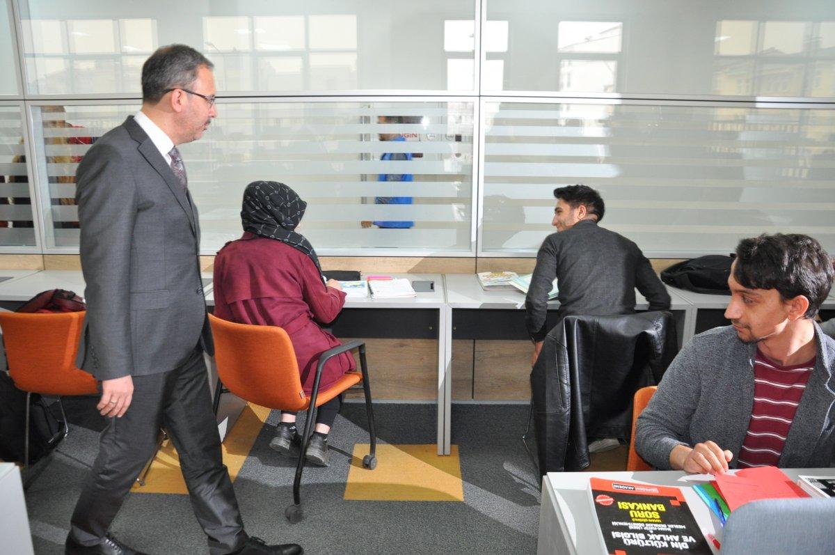 Bakan Kasapoğlu, Kars'ta Gençlik Merkezi’nin açılışını yaptı