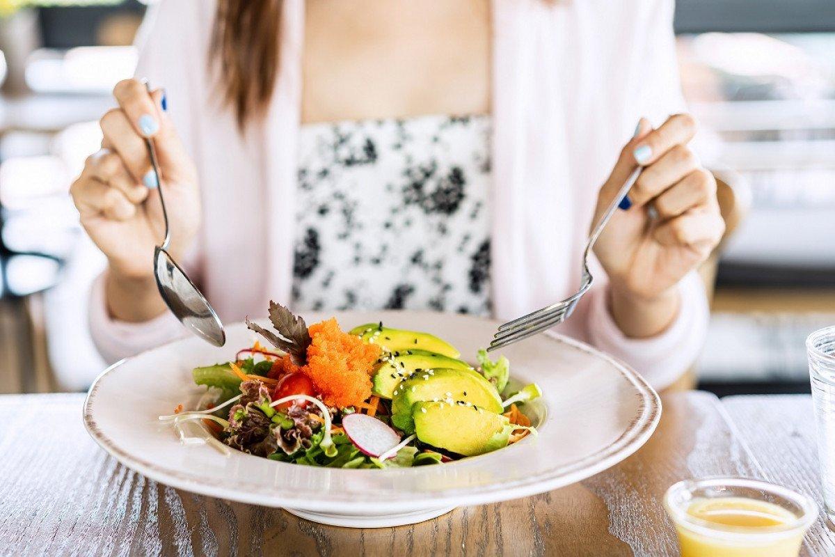 Yemeği hızlı yemek kalori alımını artırıyor, obezite riskini yükseltiyor