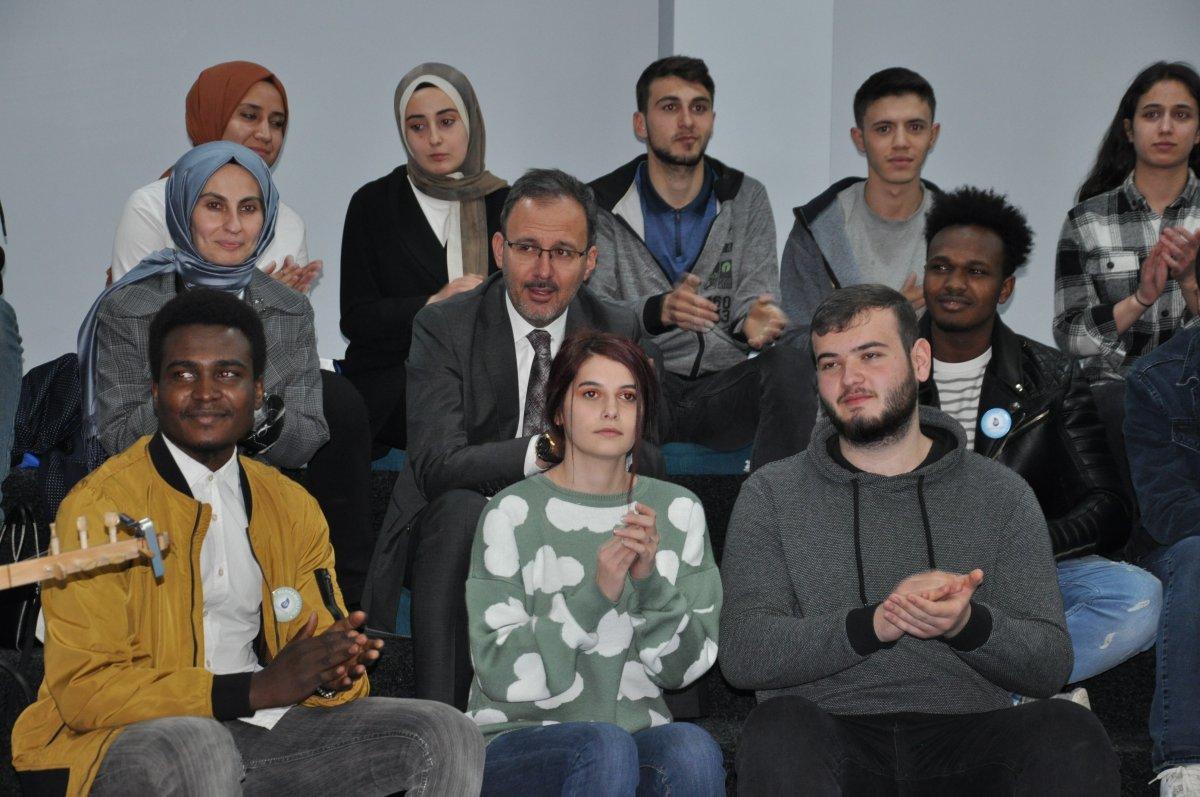 Bakan Kasapoğlu, Kars'ta Gençlik Merkezi’nin açılışını yaptı