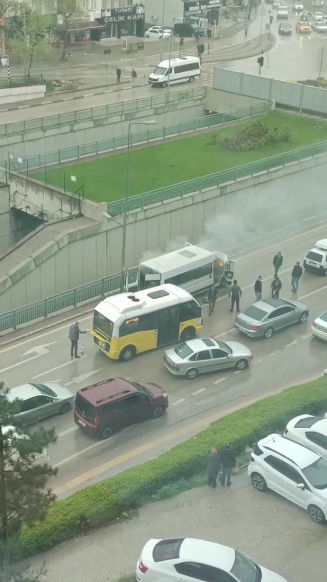 Bursa'da işçi servisi alevler içinde yandı