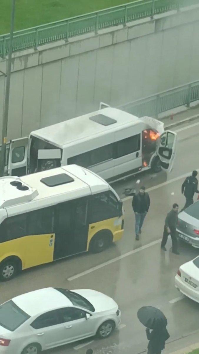 Bursa'da işçi servisi alevler içinde yandı