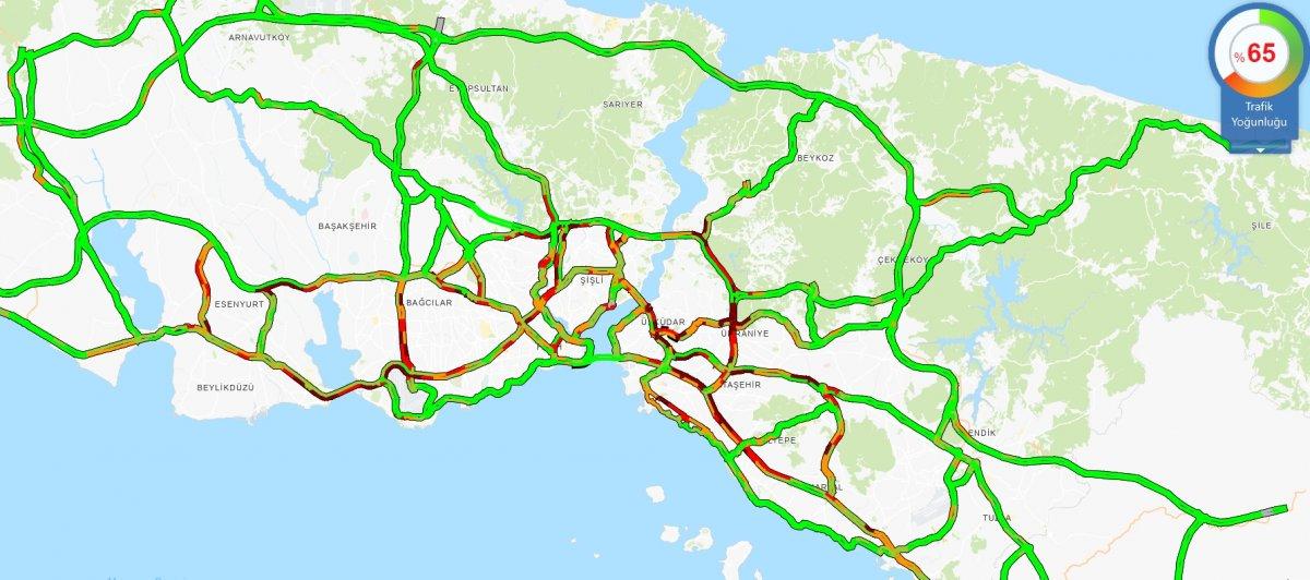 İstanbul'da okullar açıldı, trafik yoğunluğu arttı