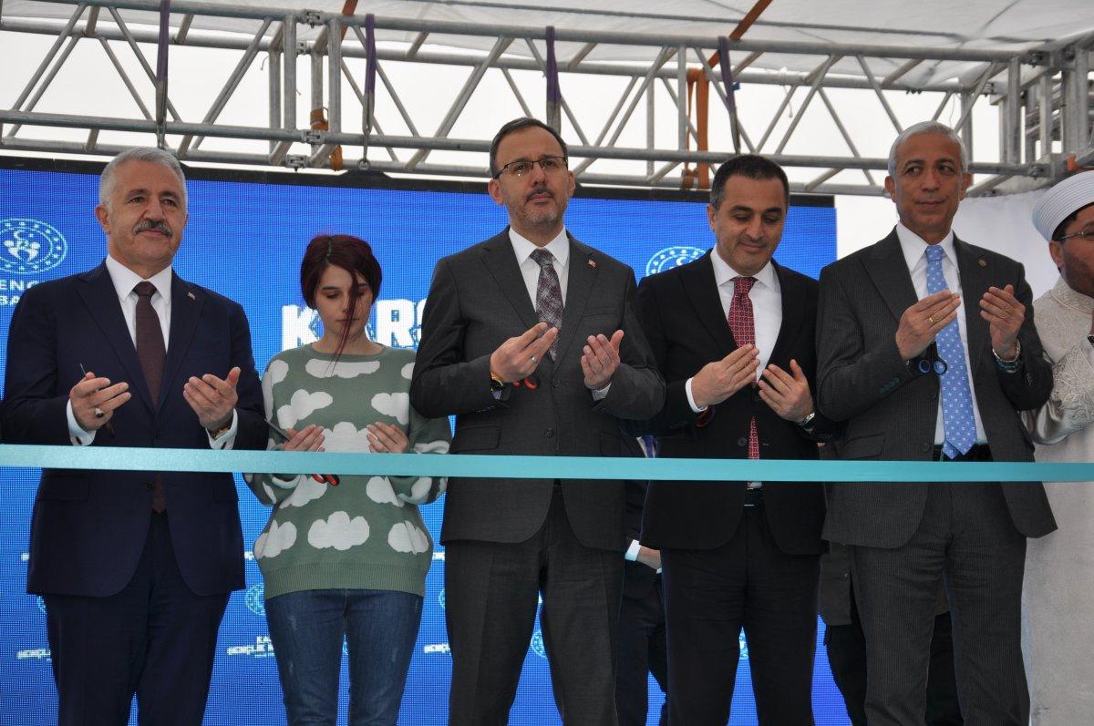 Bakan Kasapoğlu, Kars'ta Gençlik Merkezi’nin açılışını yaptı