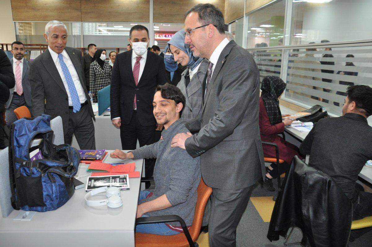 Bakan Kasapoğlu, Kars'ta Gençlik Merkezi’nin açılışını yaptı