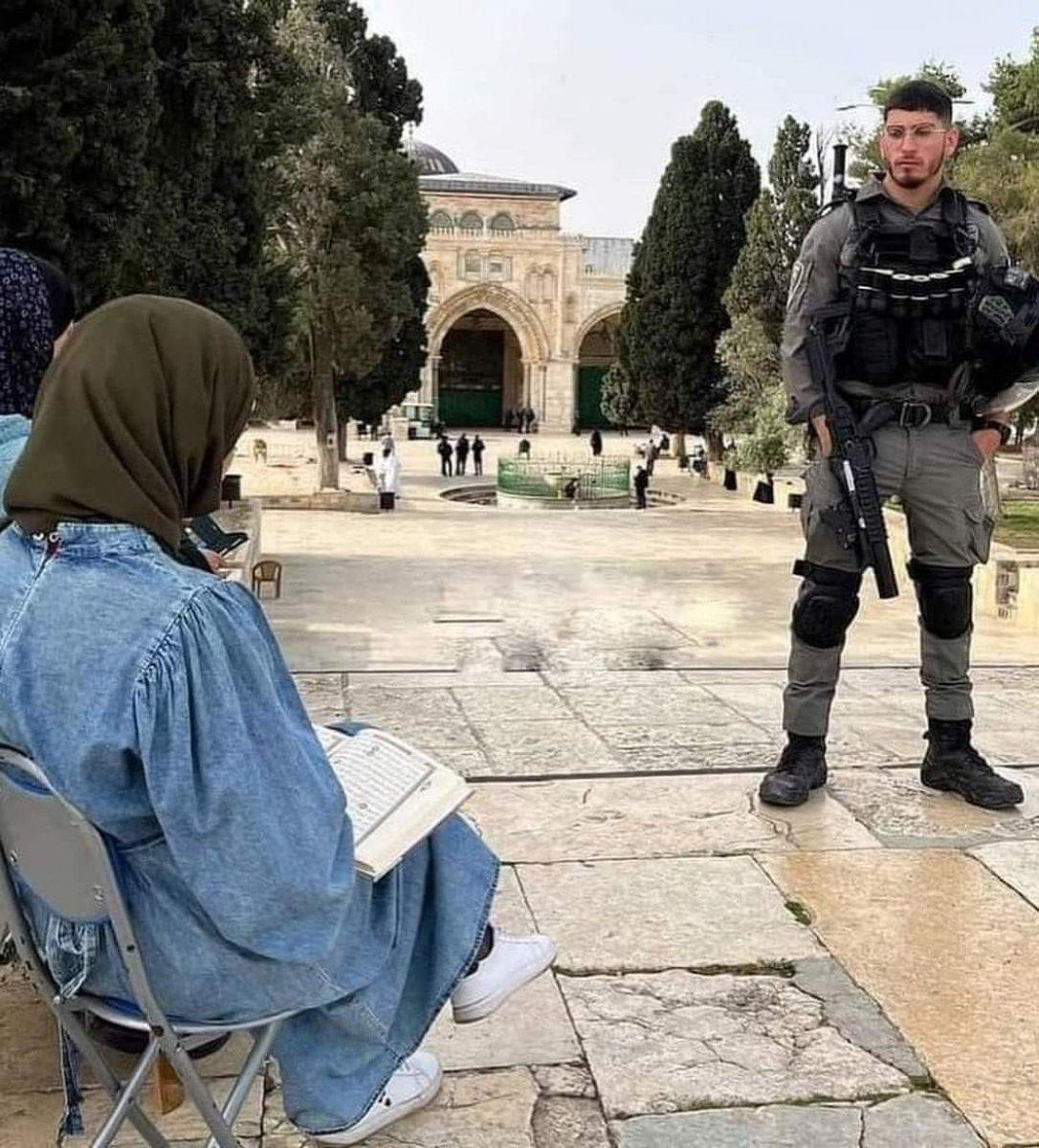 Filistinlilerden İsrail askerlerine direniş