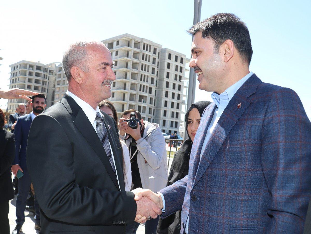 Murat Kurum, Van'da millet bahçesi sözü verdi