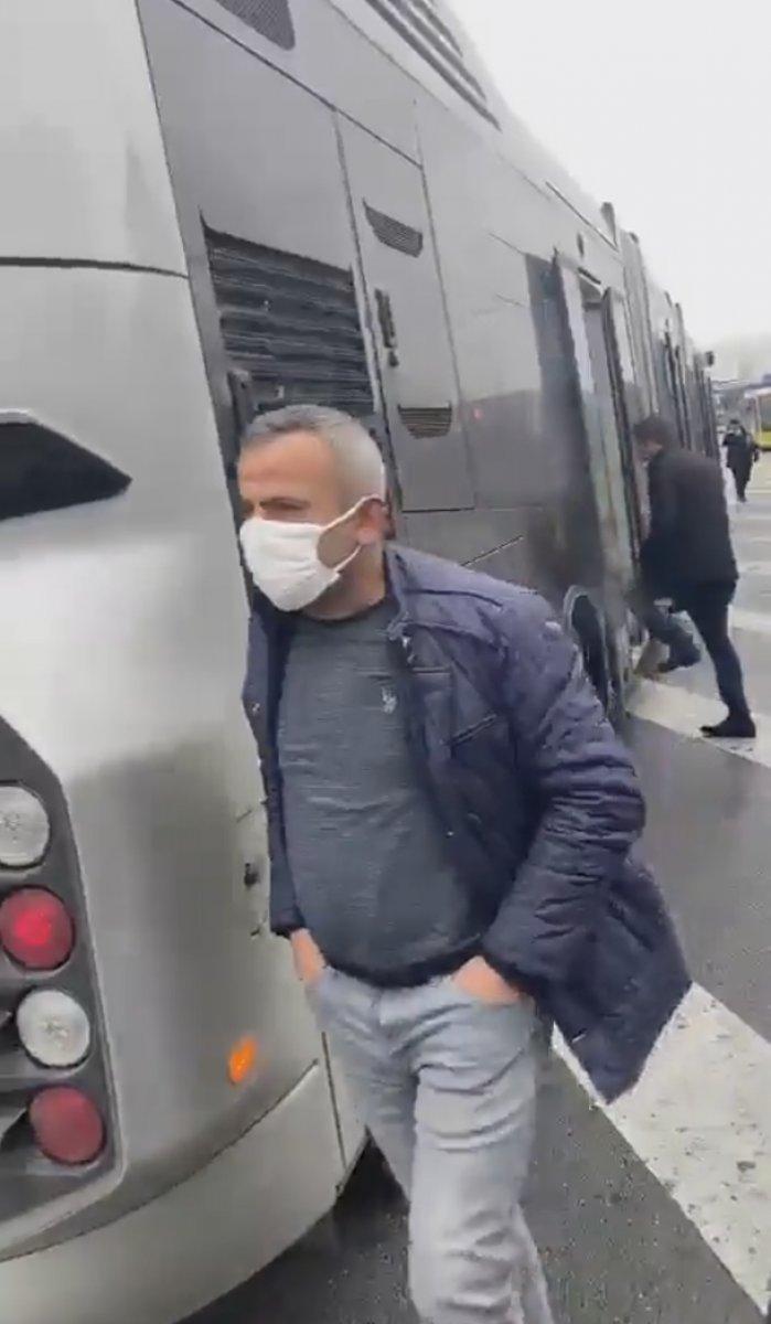 İBB'nin 1 hafta önce filoya kattığı metrobüs arızalandı