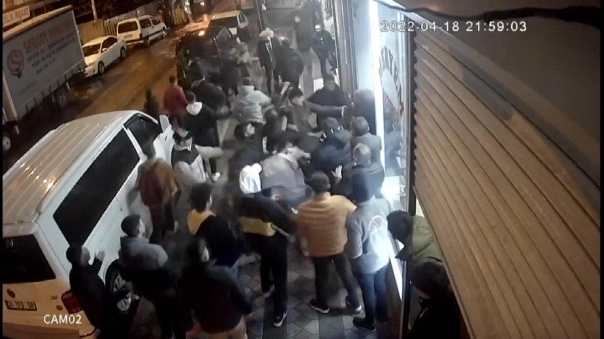 Sultangazi'de iki grubun kavgası kamerada