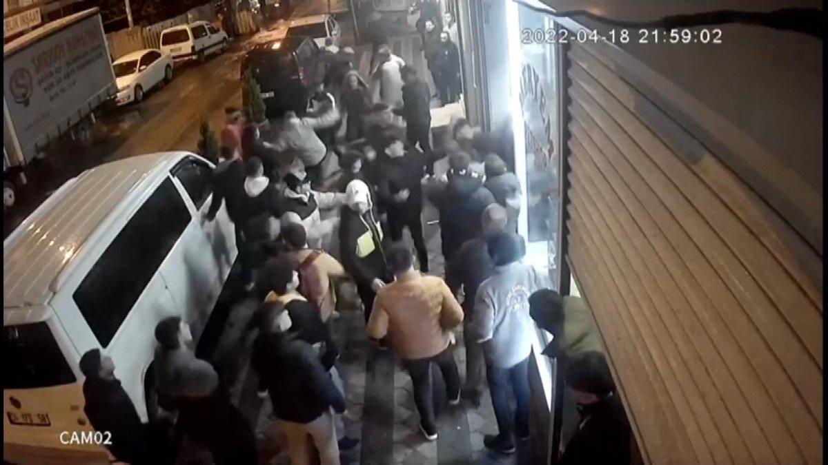 Sultangazi'de iki grubun kavgası kamerada