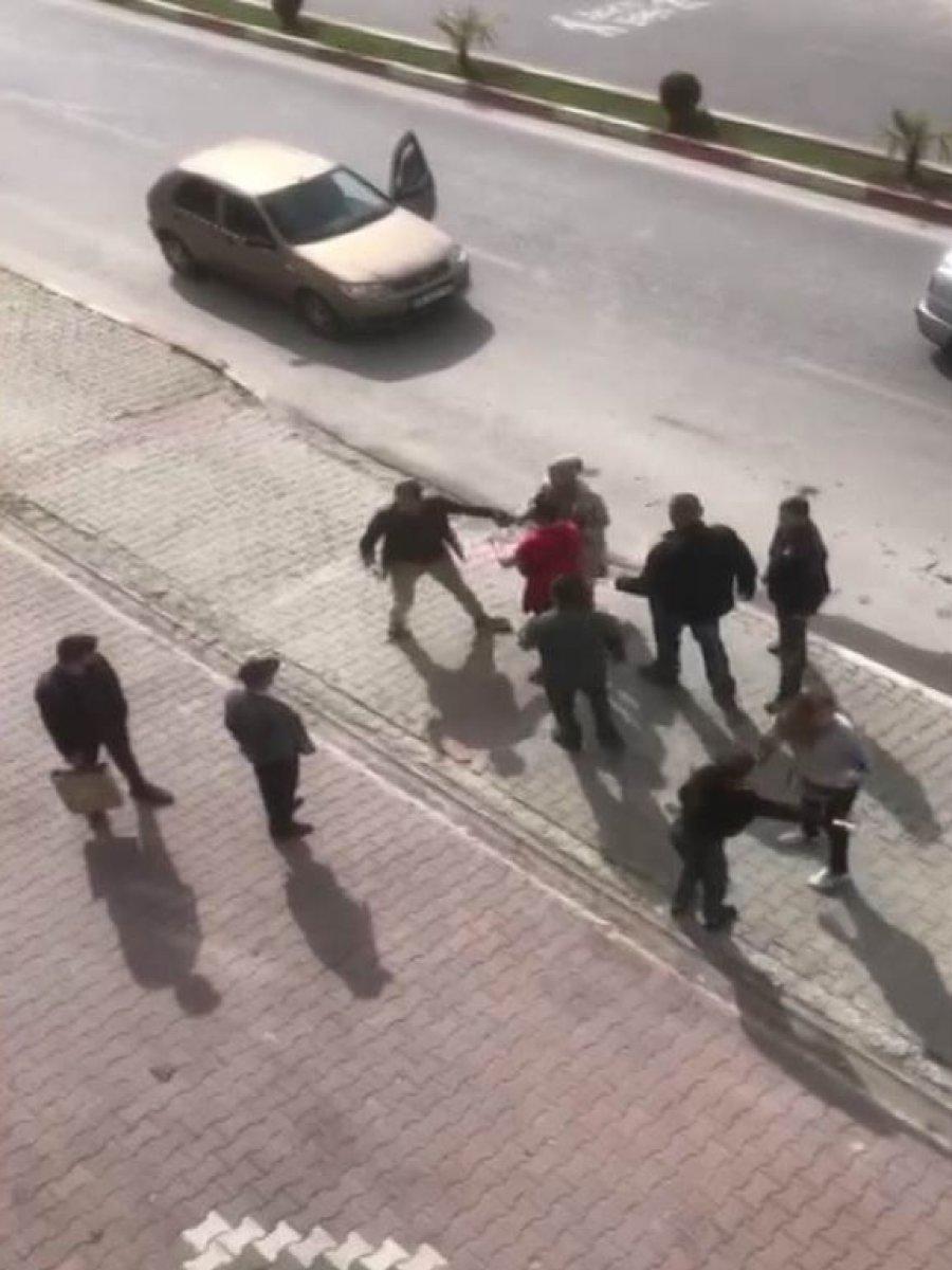 Bartın’da doktordan kargo çalışanlarına darp