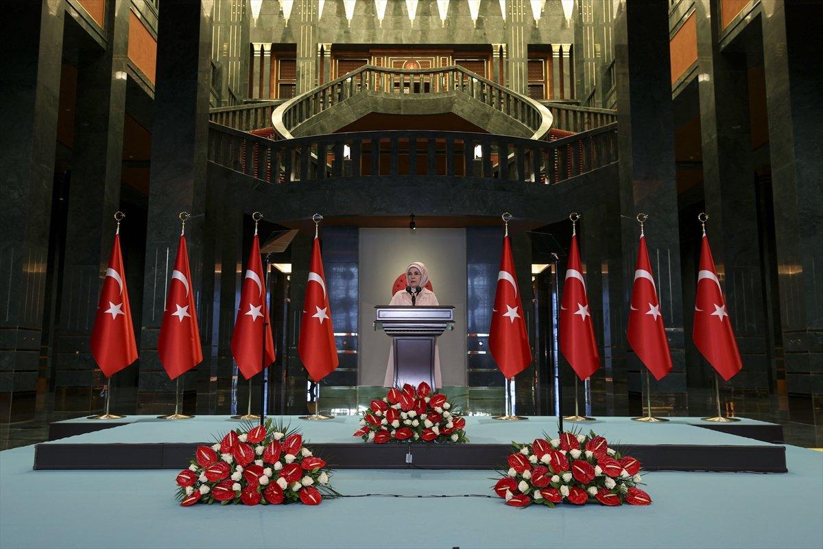 Emine Erdoğan Ukraynalı çocuklarla iftarda buluştu