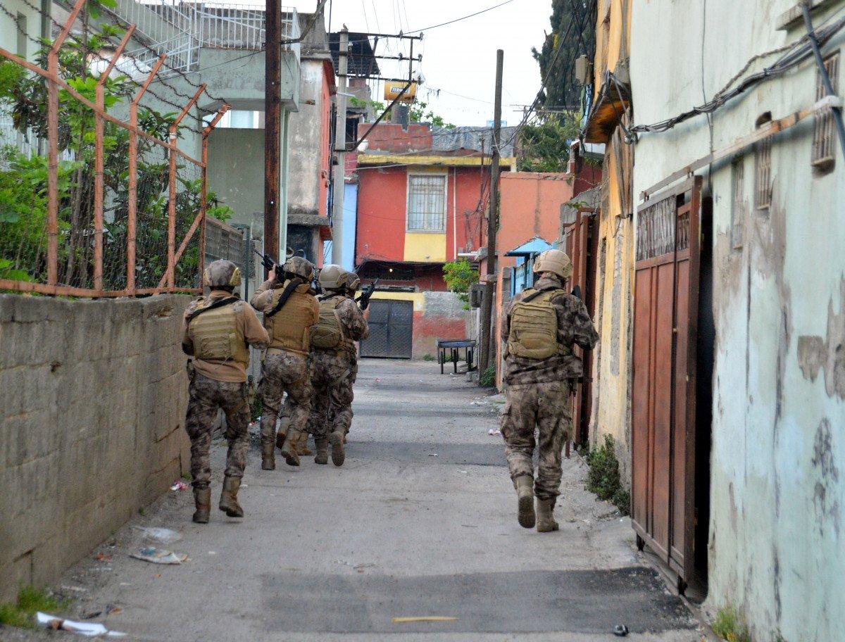 Adana’daki ‘Çakarlar’ çetesinin lideri 73’lük babaanne çıktı