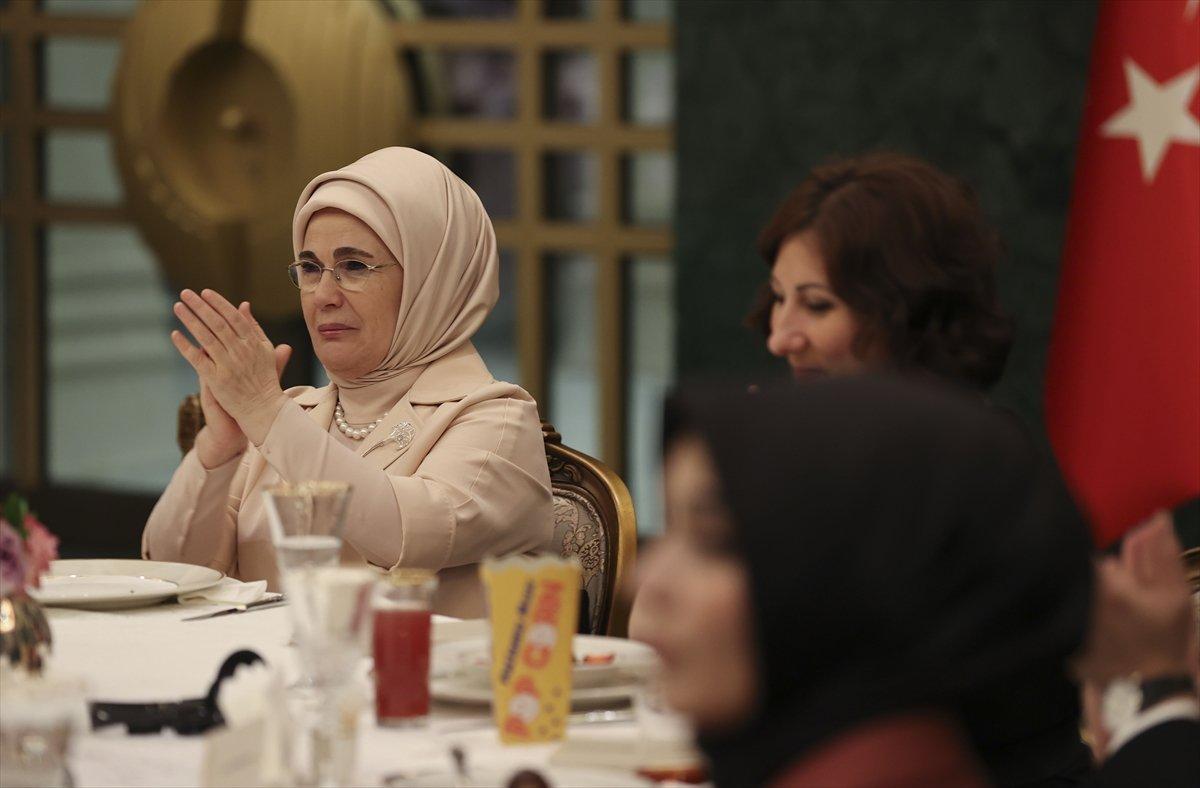 Emine Erdoğan Ukraynalı çocuklarla iftarda buluştu