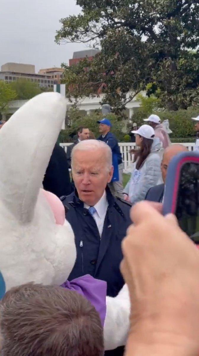 Biden, Paskalya tavşanı görünce Afganistan yorumunu yarıda bıraktı