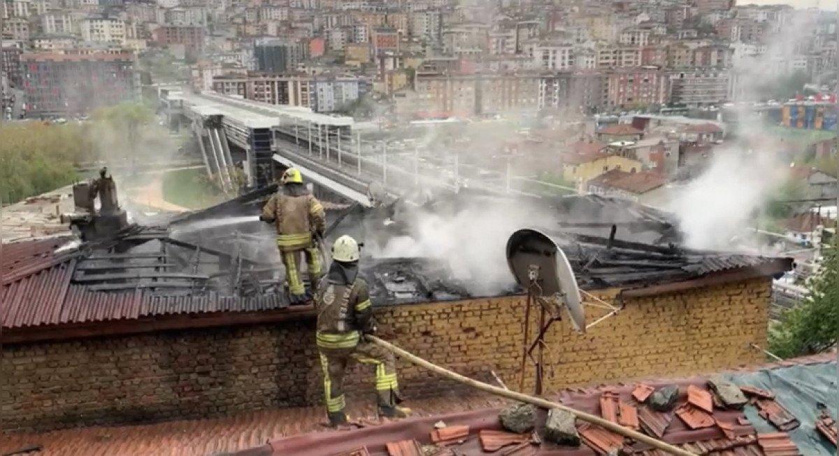 Eyüpsultan’da binanın çatısı alev alev yandı