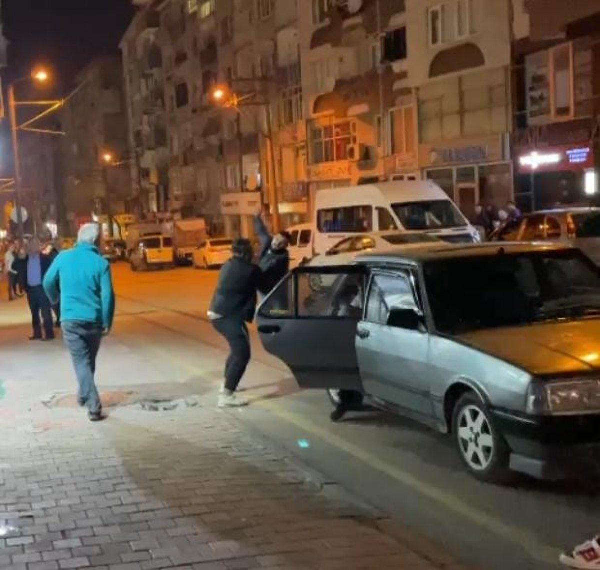 Bursa'da husumetliler arasında kavga