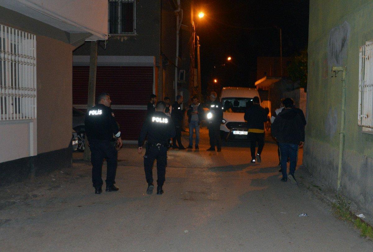 Adana’da bir genç yürürken başından vuruldu