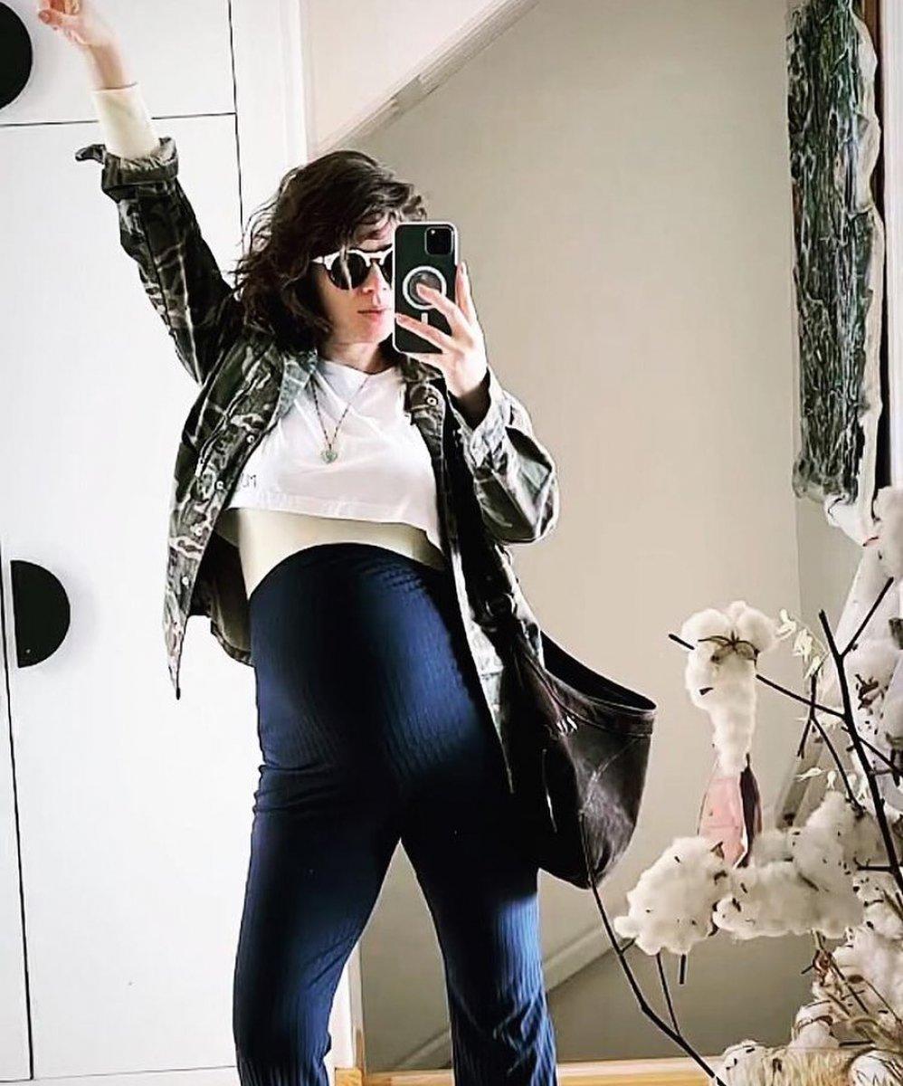 Demet Evgar'dan hamilelik pozu