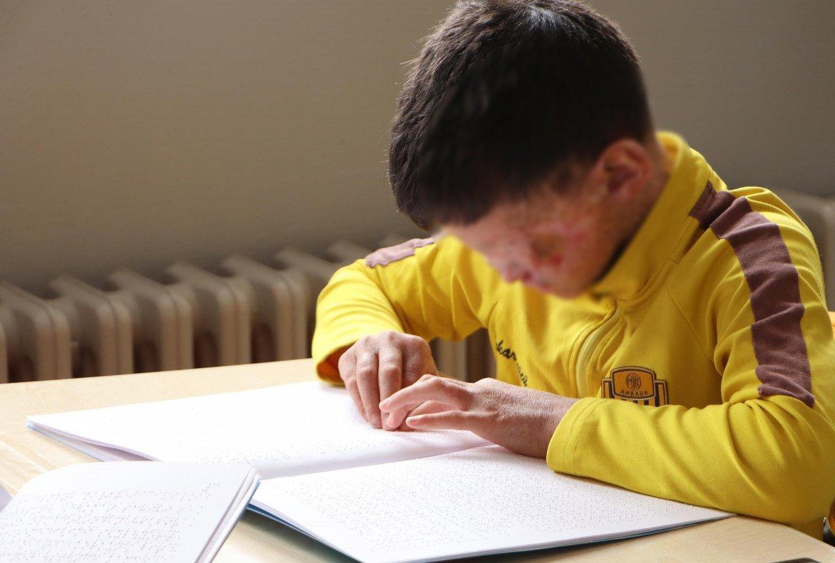 Erzurum'da cilt kanserinden gözleri kapanan Salih: Ailemi görmek istiyorum