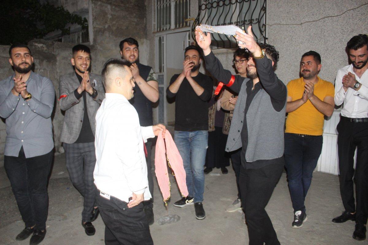 Adıyaman'da down sendromlu Onur’a gelinsiz düğün yaptılar