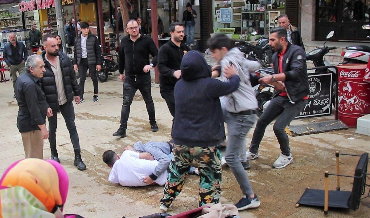 Denizli’de önce çocuğu ardından korumaya çalışan esnafı dövdüler