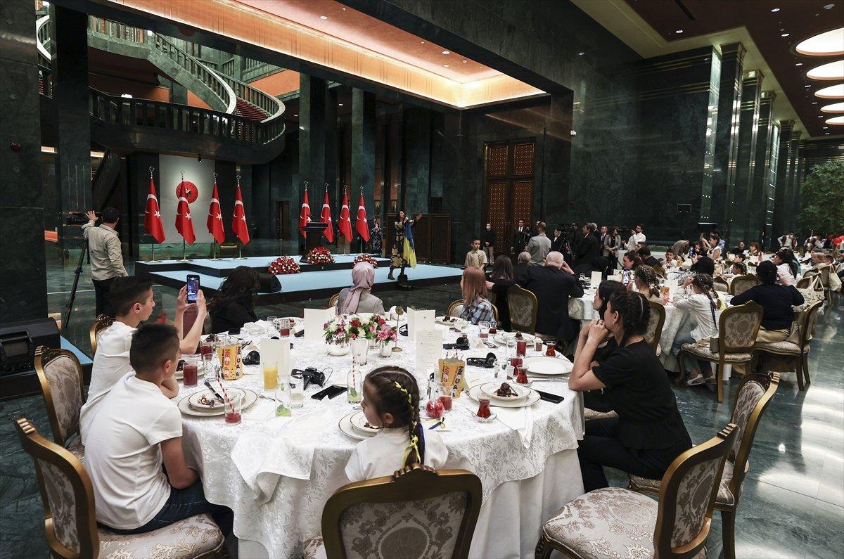 Emine Erdoğan Ukraynalı çocuklarla iftarda buluştu