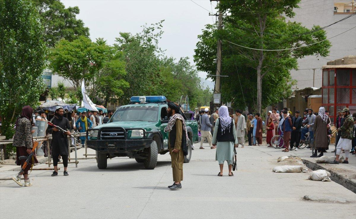 Afganistan'da liseye ve kursa bombalı saldırı