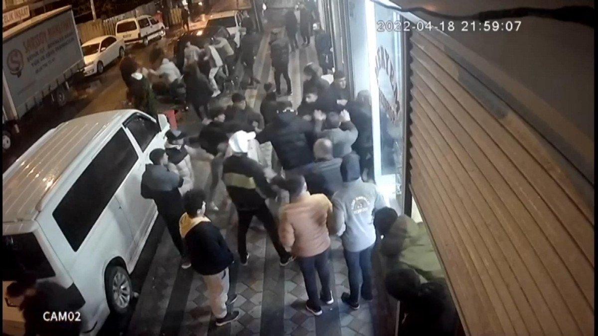 Sultangazi'de iki grubun kavgası kamerada