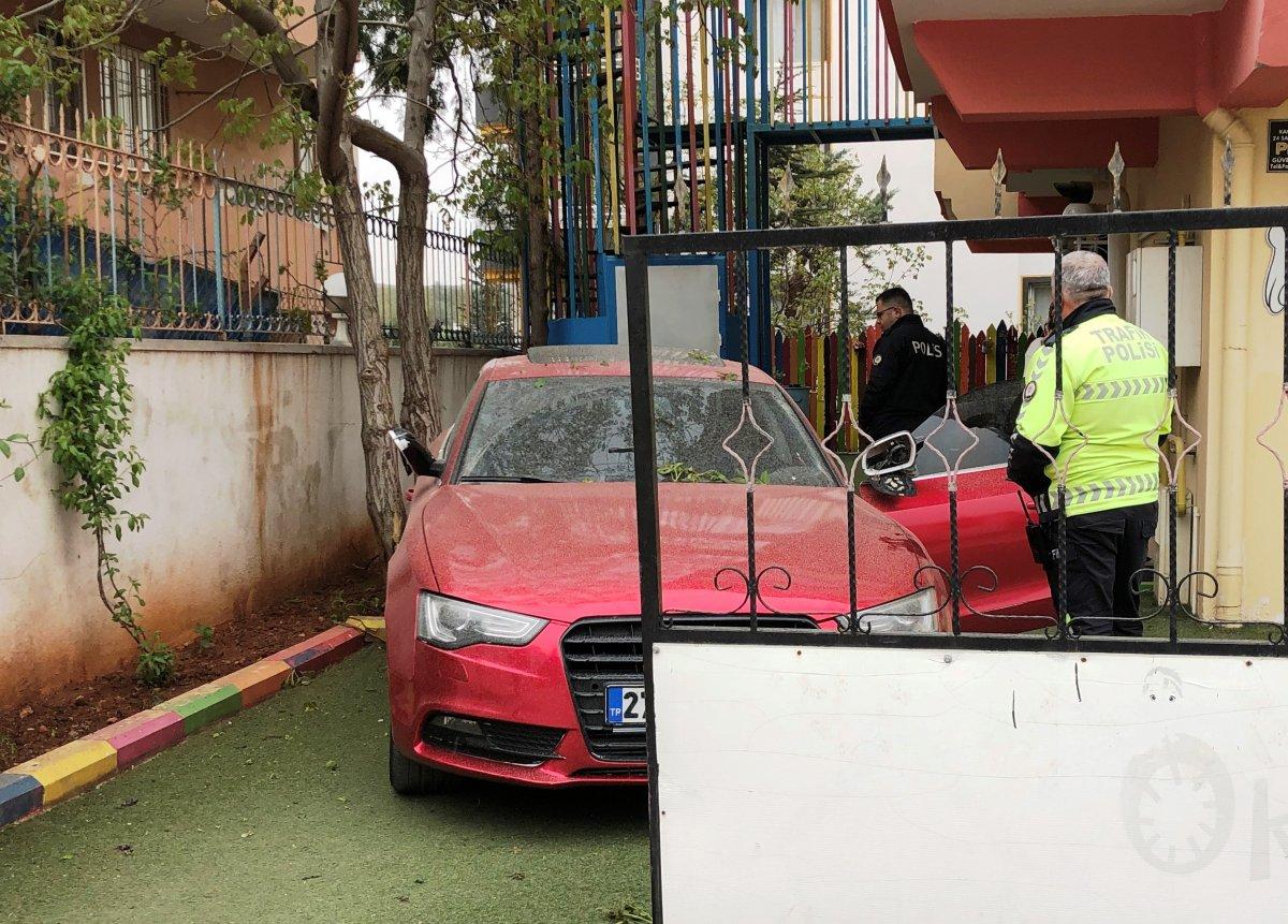 Gaziantep'te şaşırtan kaza: Aracıyla kreşe daldı yine de uyanmadı