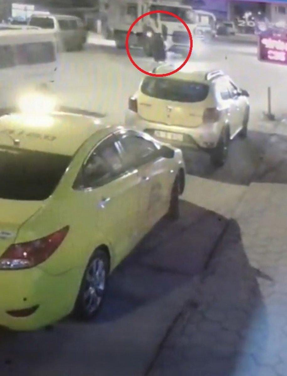 Eskişehir’de çöp kamyonu yaşlı kadını ezdi: Feci kaza kamerada