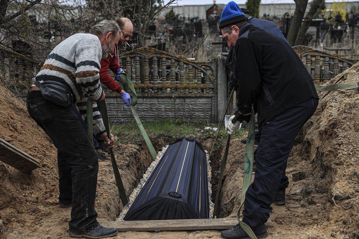 Buça'da cansız bedenler, kimlik tespiti sonrası defnediliyor