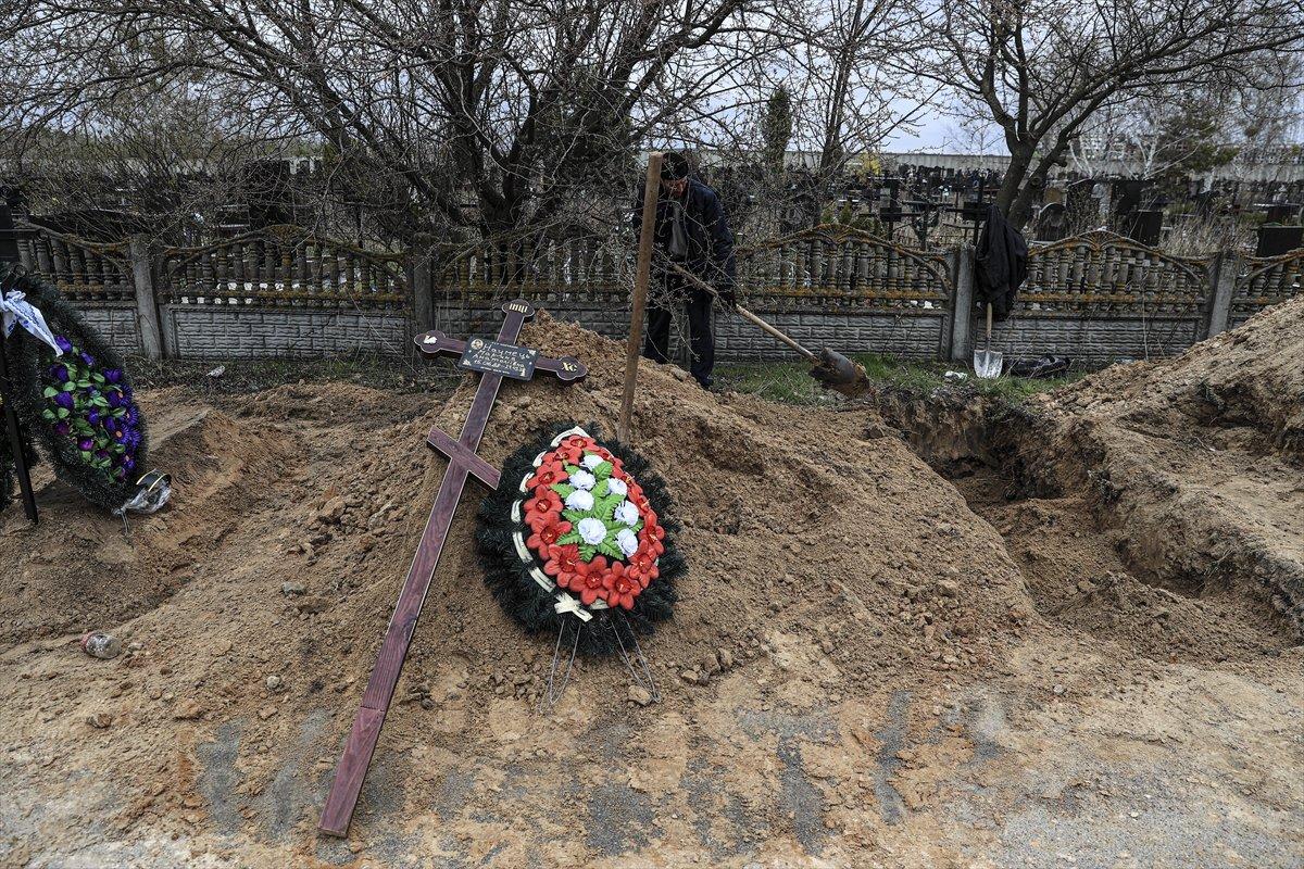 Buça'da cansız bedenler, kimlik tespiti sonrası defnediliyor