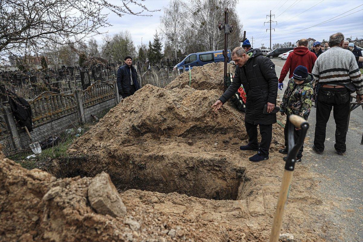 Buça'da cansız bedenler, kimlik tespiti sonrası defnediliyor