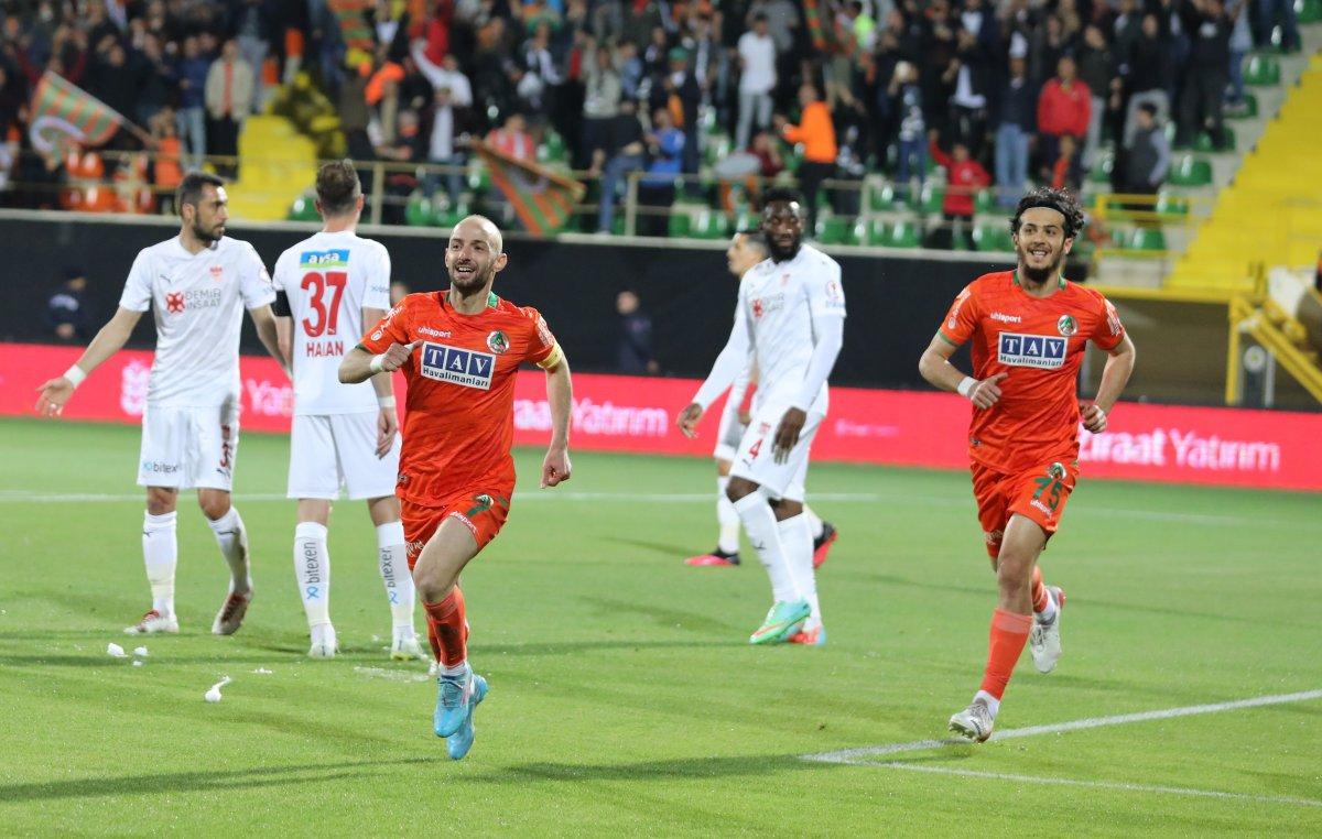 Ziraat Türkiye Kupası Yarı Final maçında Sivasspor Alanyaspor'u ilk maçta yendi