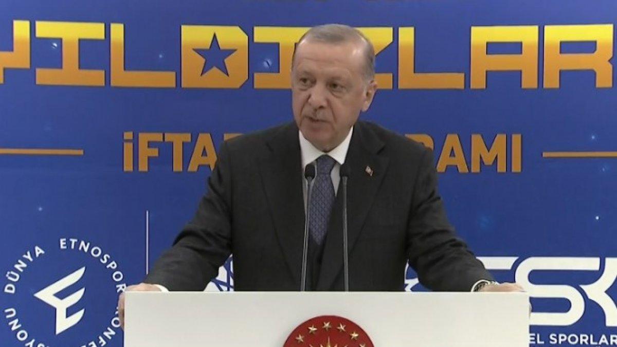 Cumhurbaşkanı Erdoğan sporcularla iftarda buluştu