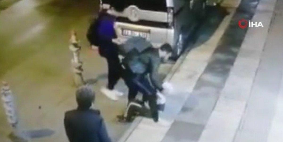 Elazığ'da köpekten kaçan çocuğa otomobil çarptı