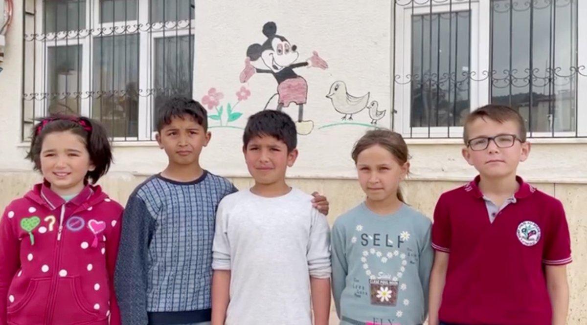 Mersin'de turnuvada ikinci olan öğrenciye büyük kutlama