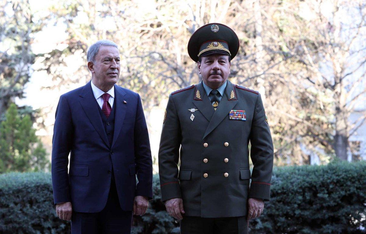 Hulusi Akar, Tacikistan Savunma Bakanı ile bir araya geldi