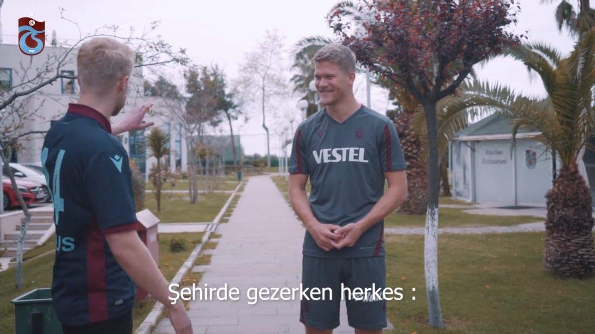 Cornelius, kendisine benzeyen Meine Kiewiet'le buluştu