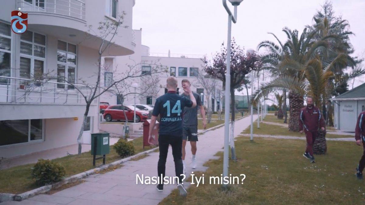 Cornelius, kendisine benzeyen Meine Kiewiet'le buluştu