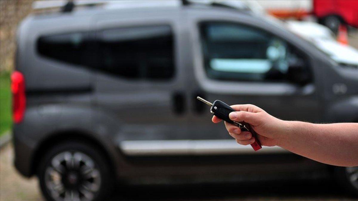 İstanbul'da araç kiralamak isteyenleri dolandıran şahıslar yakalandı