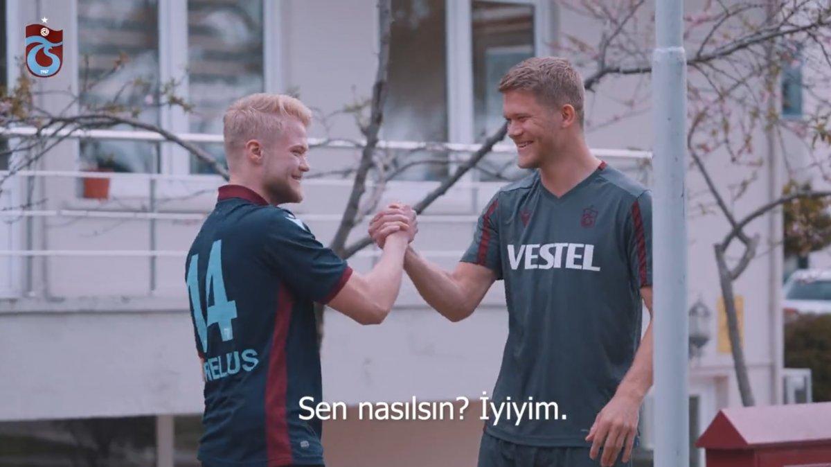 Cornelius, kendisine benzeyen Meine Kiewiet'le buluştu