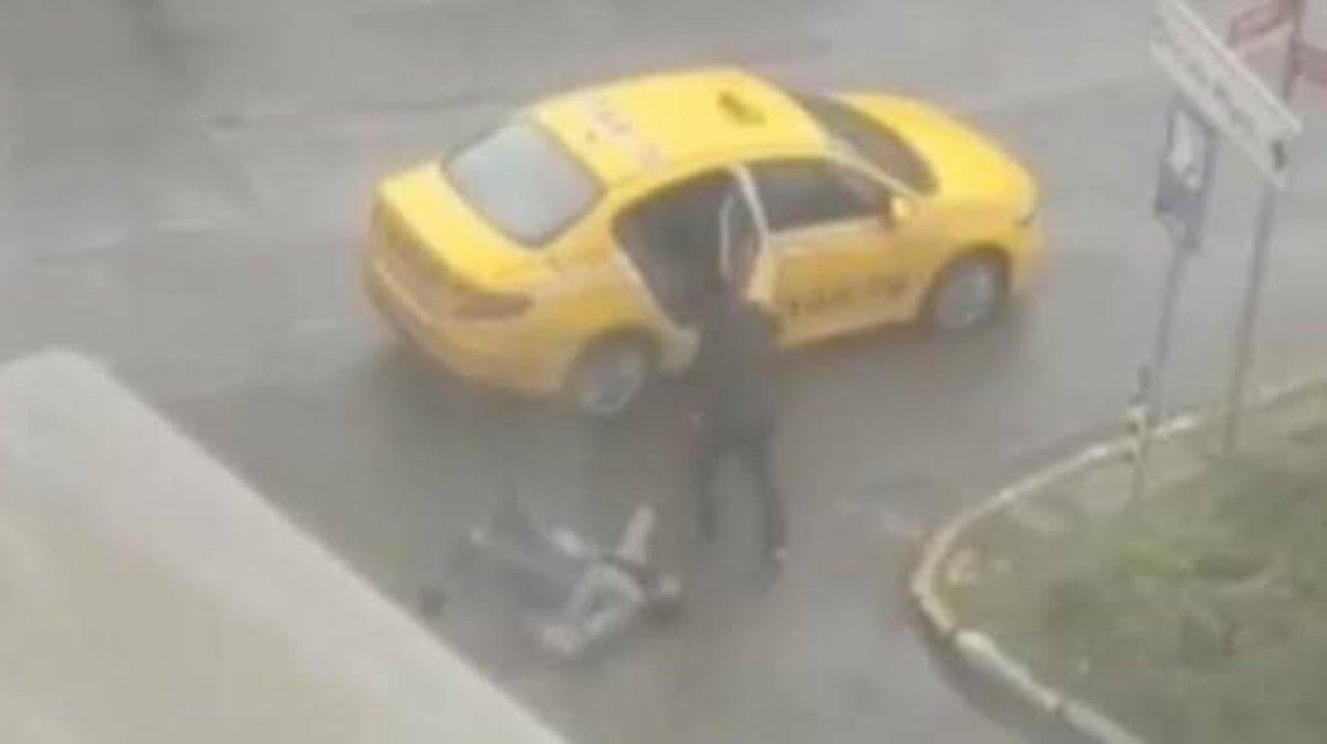 Ataşehir'de turisti darbeden taksicinin sürücü belgesi iptal edildi