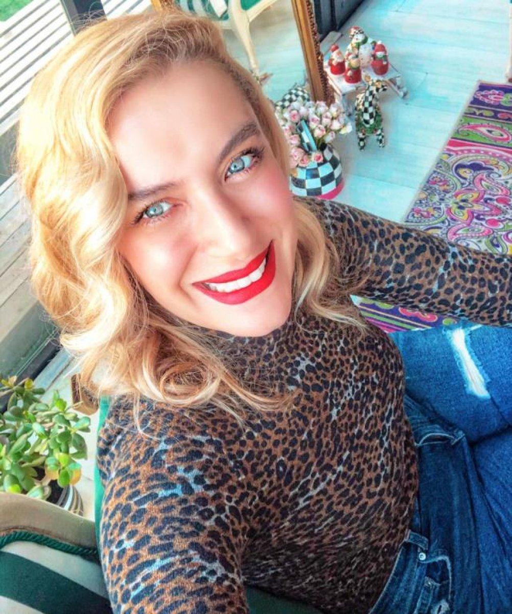 Hakan Peker, 19 yaş küçük sevgilisiyle görüntülendi